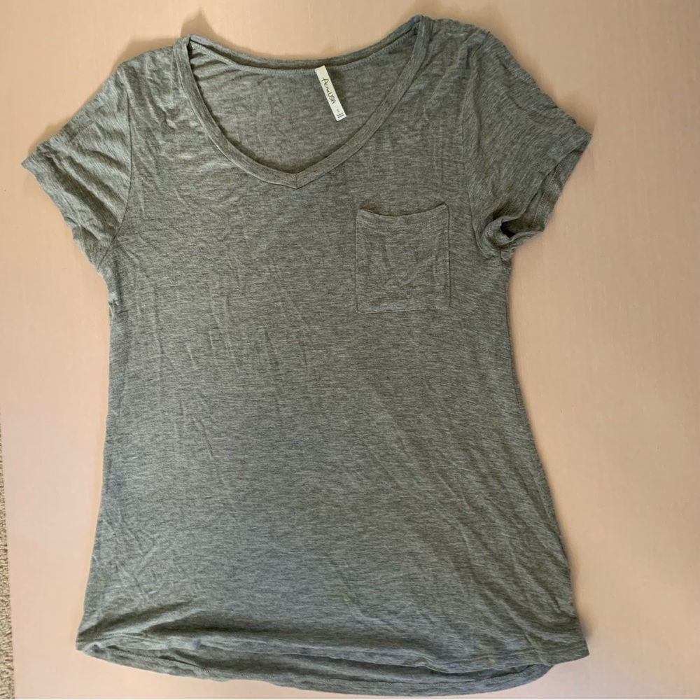 Grey Active USA T-shirt in Size Small